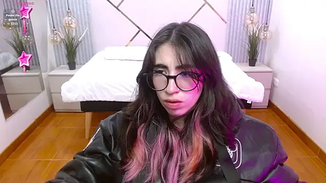 Snapshot of LenaRoses chatting on 6, 11, 2025 LenaRoses online show from 6, 11, 2025