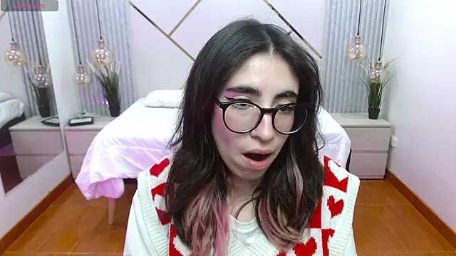 Snapshot of LenaRoses chatting on 8, 9, 2025 LenaRoses online show from 8, 9, 2025