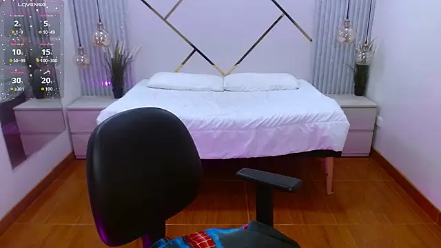 Snapshot of LenaRoses chatting on 6, 10, 2025 LenaRoses online show from 6, 10, 2025