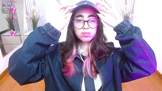 Snapshot of LenaRoses chatting on 8, 11, 2025 LenaRoses online show from 8, 11, 2025