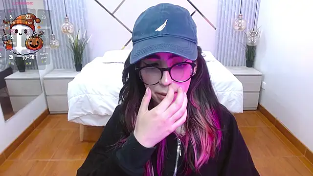 Snapshot of LenaRoses chatting on 18, 10, 2025 LenaRoses online show from 18, 10, 2025