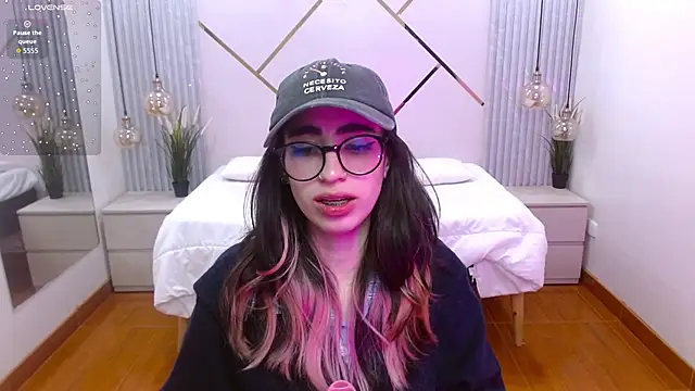 Snapshot of LenaRoses chatting on 15, 10, 2025 LenaRoses online show from 15, 10, 2025