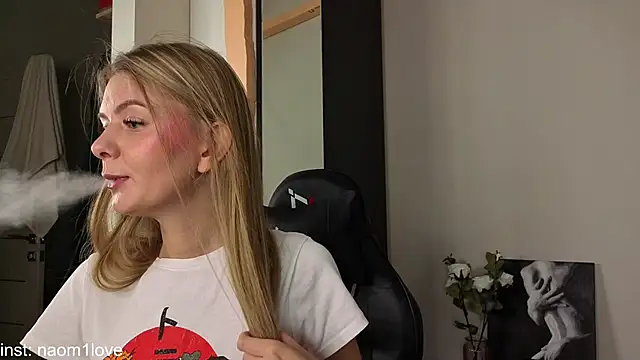 Naomi Girly online show from 25, 9, 2025