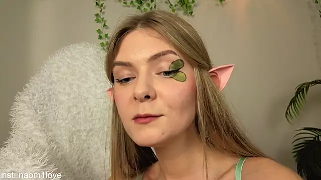 Naomi Girly online show from 5, 11, 2025