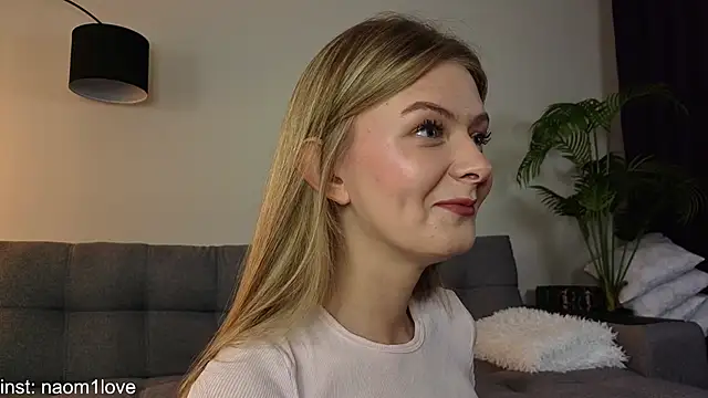 Naomi Girly online show from 20, 10, 2025