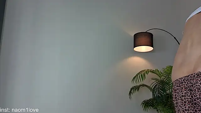 Naomi Girly online show from 12, 9, 2025