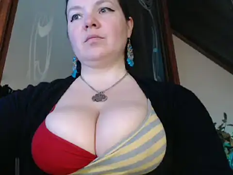 amorelara online show from 1, 3, 2025