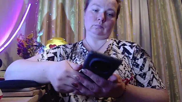 amorelara online show from 7, 6, 2026