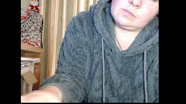 amorelara online show from 10, 10, 2025