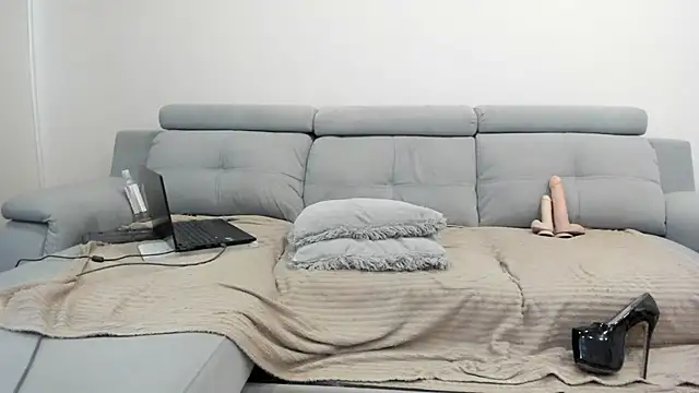 Kristina Sinclair online show from 23, 4, 2026
