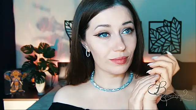 MissBeverlyMills online show from 13, 2, 2025