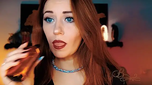 MissBeverlyMills online show from 28, 11, 2025