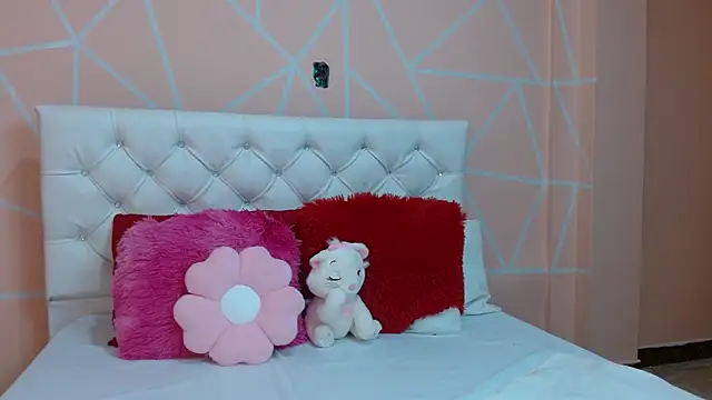 hantonella  online show from 13, 9, 2025