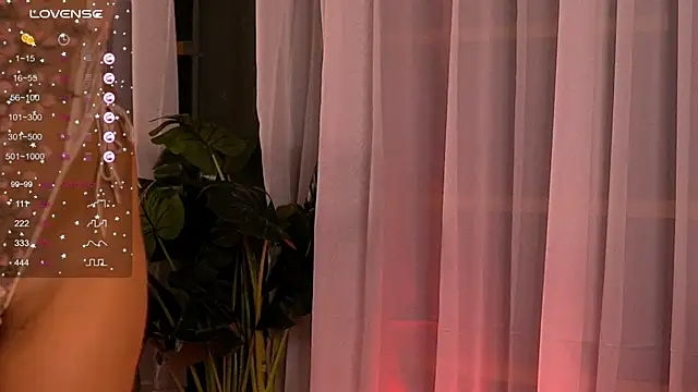 Snapshot of CynthiaWest chatting on 6, 11, 2025 CynthiaWest online show from 6, 11, 2025