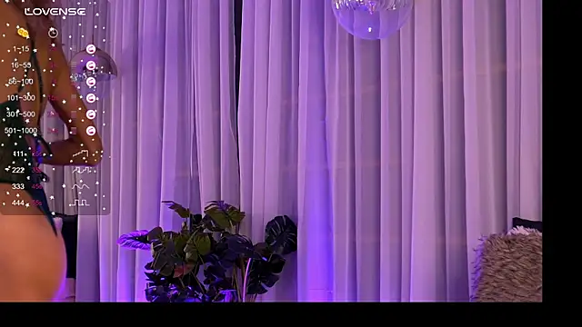 Snapshot of CynthiaWest chatting on 29, 9, 2025 CynthiaWest online show from 29, 9, 2025