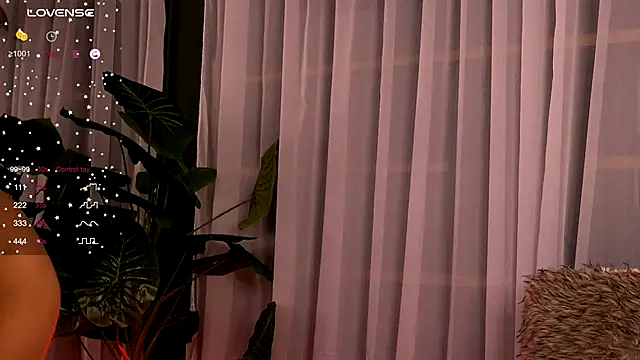 Snapshot of CynthiaWest chatting on 20, 11, 2025 CynthiaWest online show from 20, 11, 2025