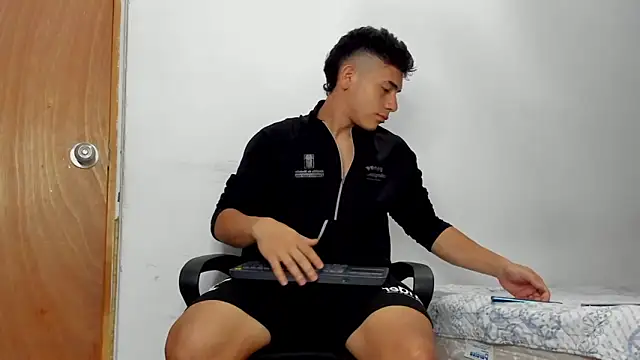 andrew rose  online show from 14, 4, 2026