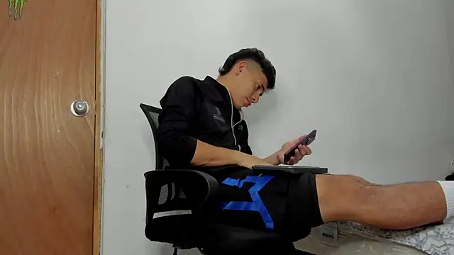 andrew rose  online show from 6, 3, 2026