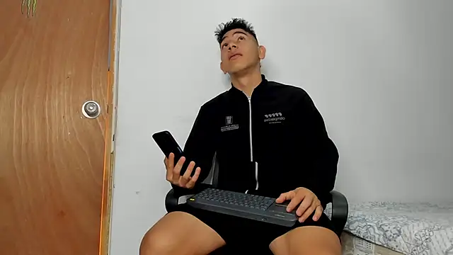 andrew rose  online show from 17, 11, 2025