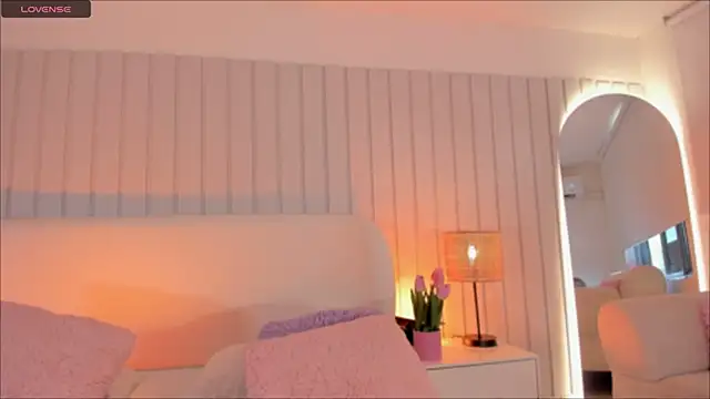 Megan-holly online show from 26, 3, 2026