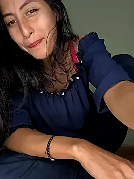 Snapshot of Anahi_cake chatting on 11, 3, 2025 Anahi cake online show from 11, 3, 2025