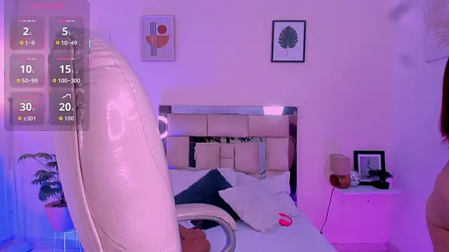 LindaRey  online show from 12, 11, 2025