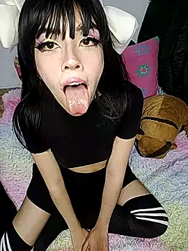 Your-horny-petite online show from 21, 12, 2025