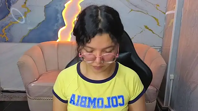 victoria castillo b online show from 14, 4, 2026