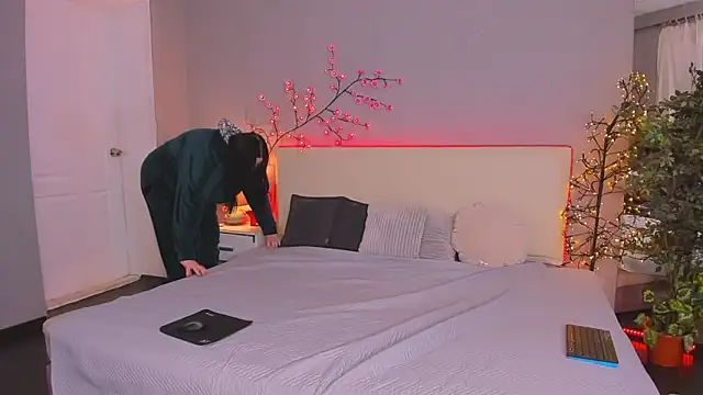 MonaSteele online show from 3, 2, 2026