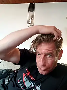 MArciQuarky online show from 18, 2, 2025