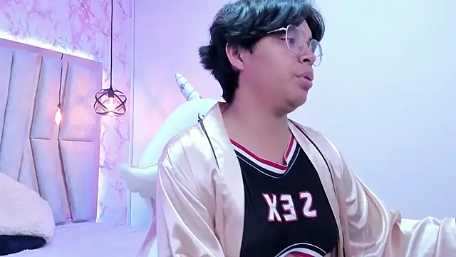 Emmapark  online show from 8, 3, 2025