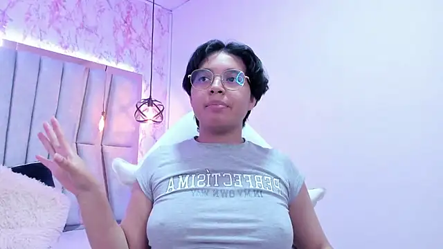 Emmapark  online show from 8, 3, 2025