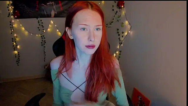 Snapshot of FruttiTatti chatting on 5, 12, 2025 FruttiTatti online show from 5, 12, 2025