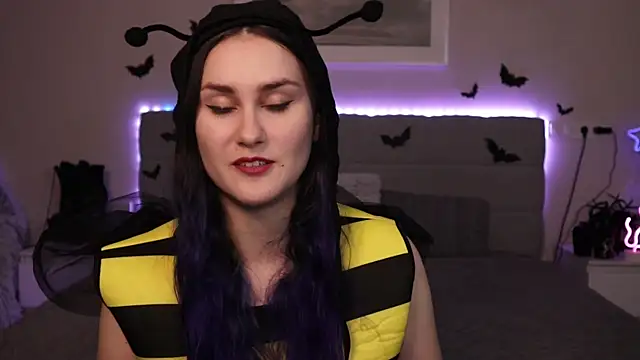 Erotic Synth Goddess online show from 25, 10, 2025