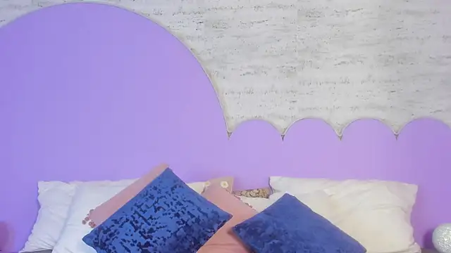 Giaa Ross online show from 4, 12, 2025