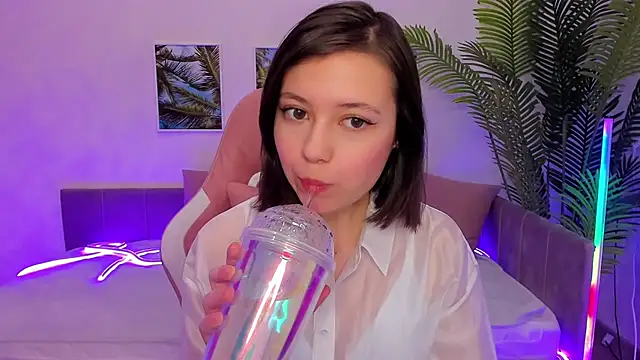 Lina Brownie online show from 8, 3, 2025