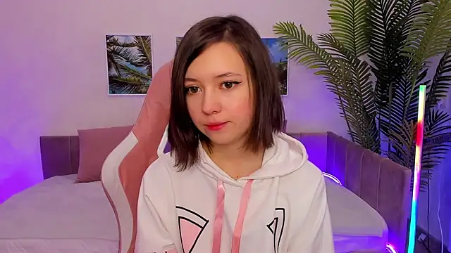 Lina Brownie online show from 28, 2, 2025