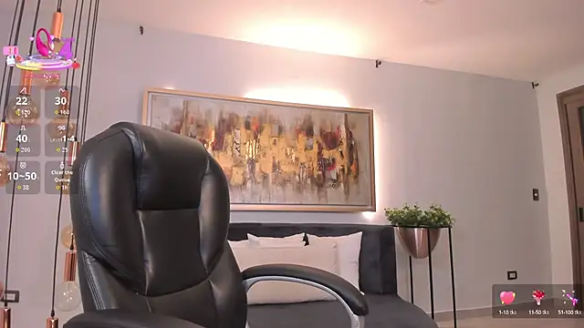 RoxanneHill  online show from 9, 10, 2025