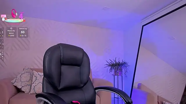 RoxanneHill  online show from 27, 9, 2025