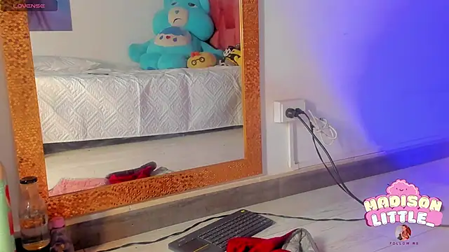 Snapshot of madison_little_ chatting on 19, 3, 2025 madison little online show from 19, 3, 2025