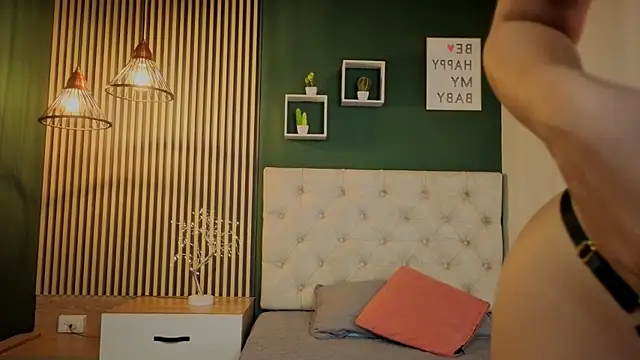 Snapshot of madison_little_ chatting on 14, 9, 2025 madison little online show from 14, 9, 2025