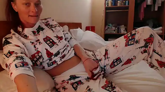 Snapshot of LovelyAndraGirl chatting on 2, 3, 2025 LovelyAndraGirl online show from 2, 3, 2025