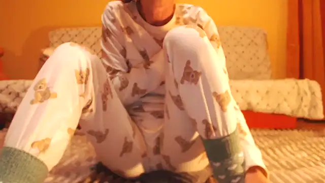 Snapshot of LovelyAndraGirl chatting on 12, 10, 2025 LovelyAndraGirl online show from 12, 10, 2025