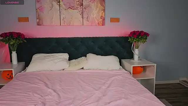 Kelly Hardy online show from 12, 11, 2025