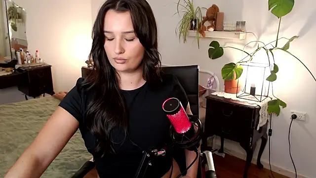 Lenas Room online show from 25, 5, 2026