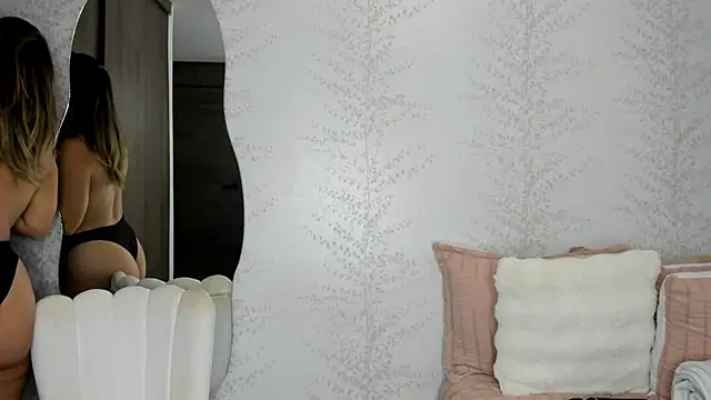 layla vanegas online show from 23, 11, 2025