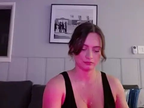 Sophie Raegan online show from 24, 2, 2025