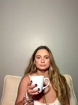 Sophie Raegan online show from 6, 10, 2025