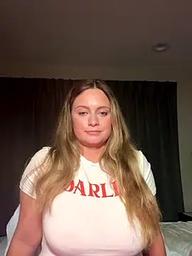 Sophie Raegan online show from 17, 12, 2025