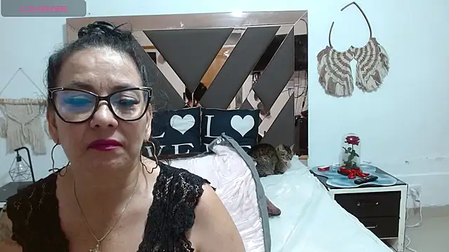 lindaesmeralda online show from 20, 3, 2025